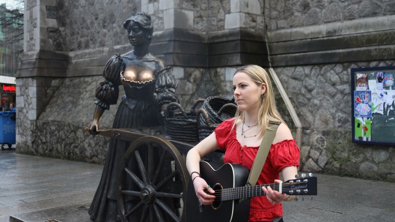 Campaigner wants everyone to stop groping Dublin’s famous Molly Malone statue | CNN