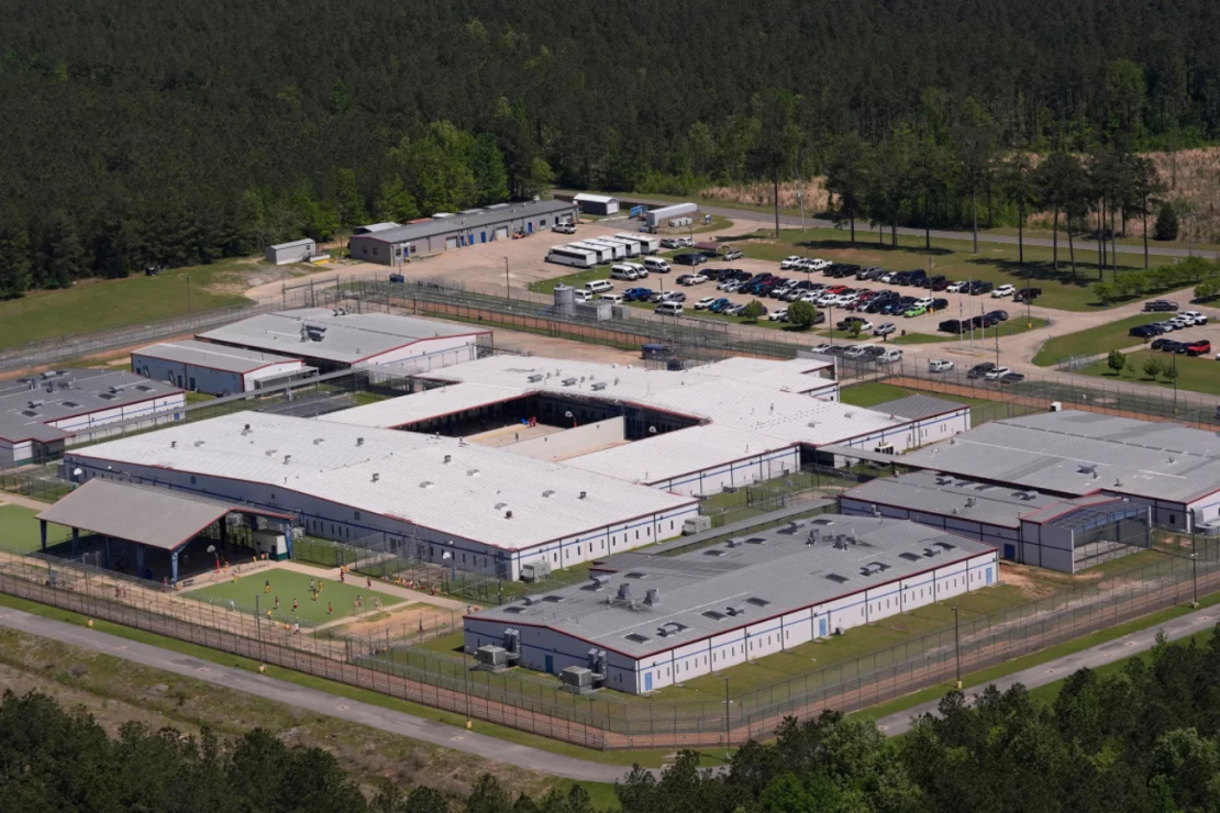 Vista aérea de la Instalación de Procesamiento de ICE del Centro de Louisiana en Jena, Louisiana, el martes 8 de abril de 2025.