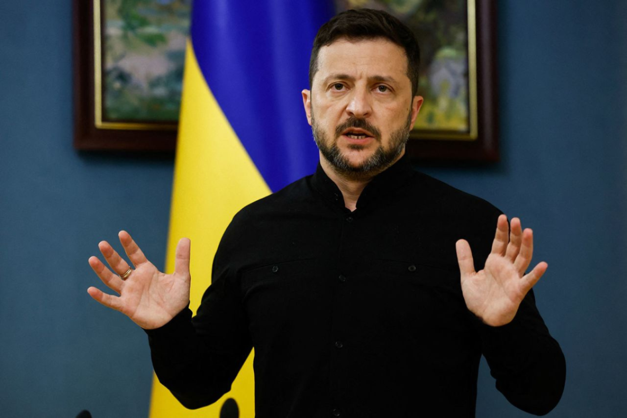 El presidente de Ucrania, Volodymyr Zelensky, habla durante una rueda de prensa tras las conversaciones telefónicas con el presidente de EE.UU., Donald Trump, el lunes.