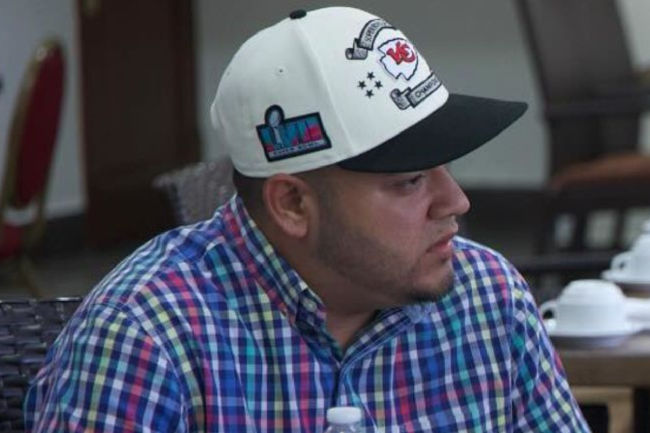 Kilmar Ábrego García durante una visita del senador estadounidense Chris Van Hollen a El Salvador.