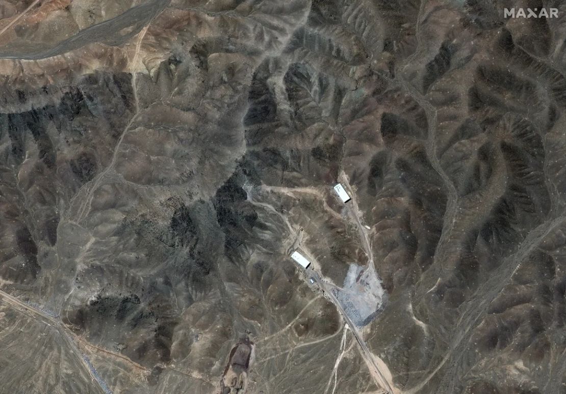 Una imagen satelital de la Planta de Enriquecimiento de Combustible de Fordow en Irán, tal como era en 2004.