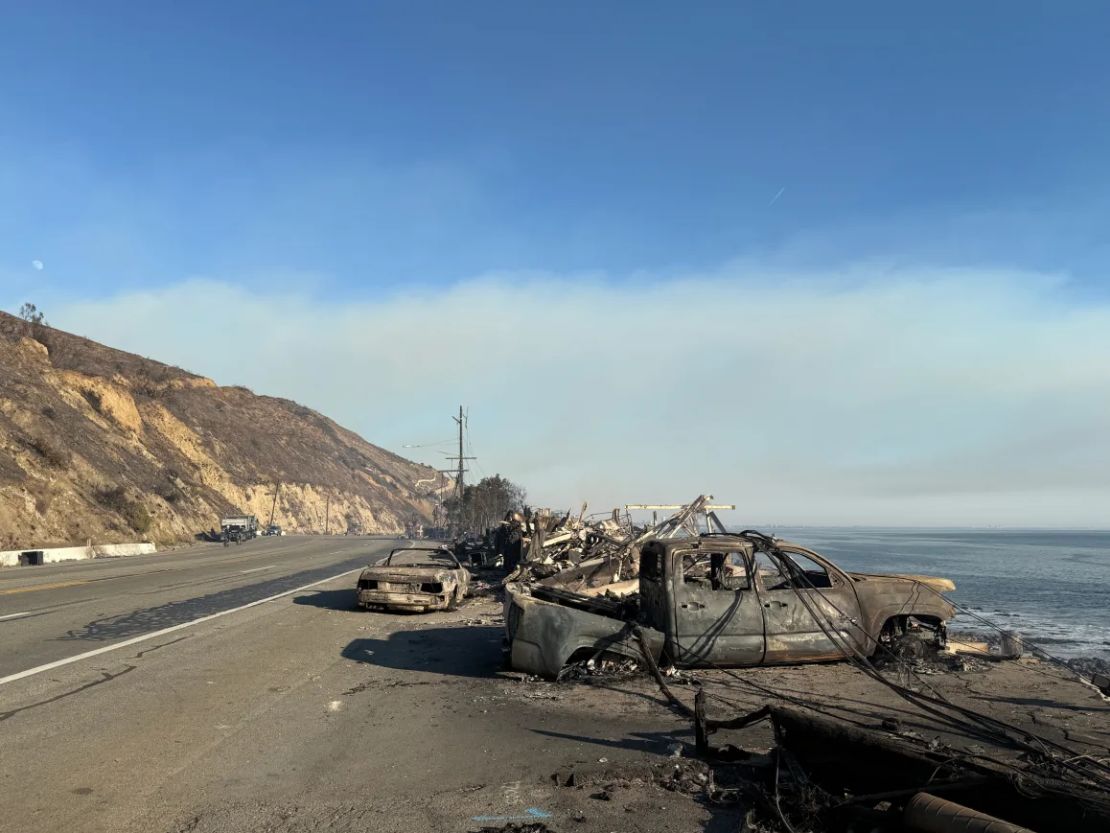 Daños por incendio en Pacific Palisades.