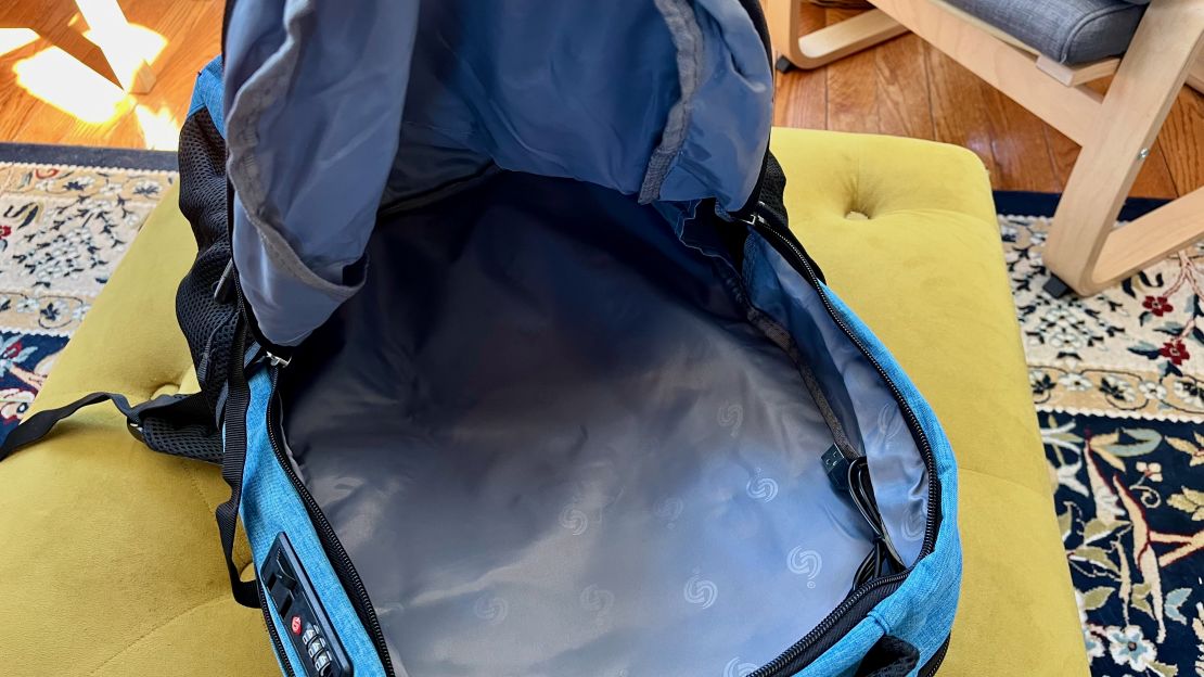 A photo of the main compartment of the Shrradoo anti-theft travel backpack