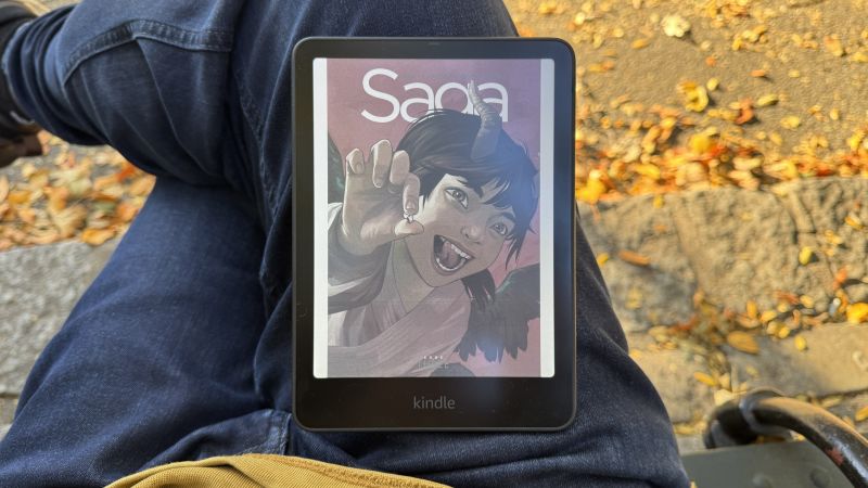 Kindle colorsoft 16GB ブラック Hands On: Meet the Kindle Colorsoft, Amazon's First Color E