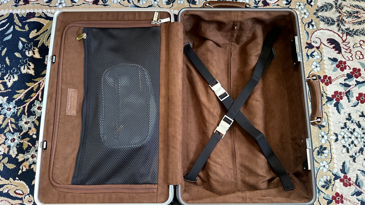 A photo of the inside of the Sterling Pacific Cabin Case