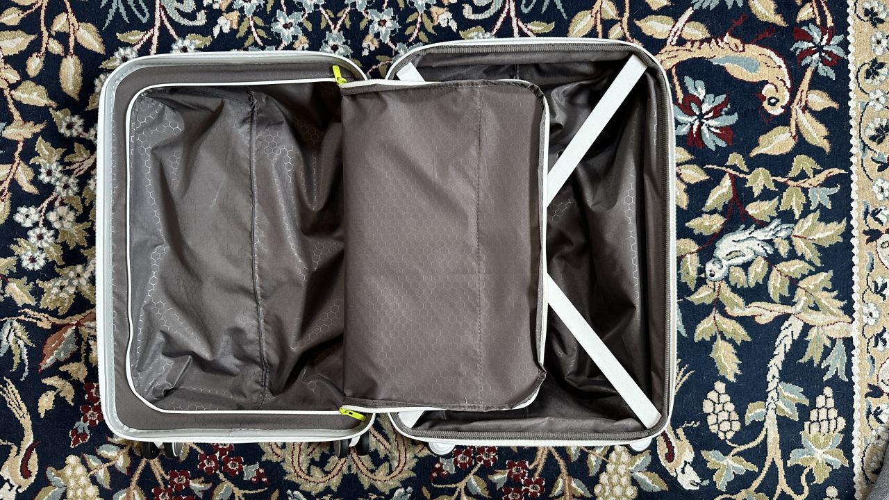 A photo of the inside of the Samsonite Freeform Spinner with the zippered compartment open