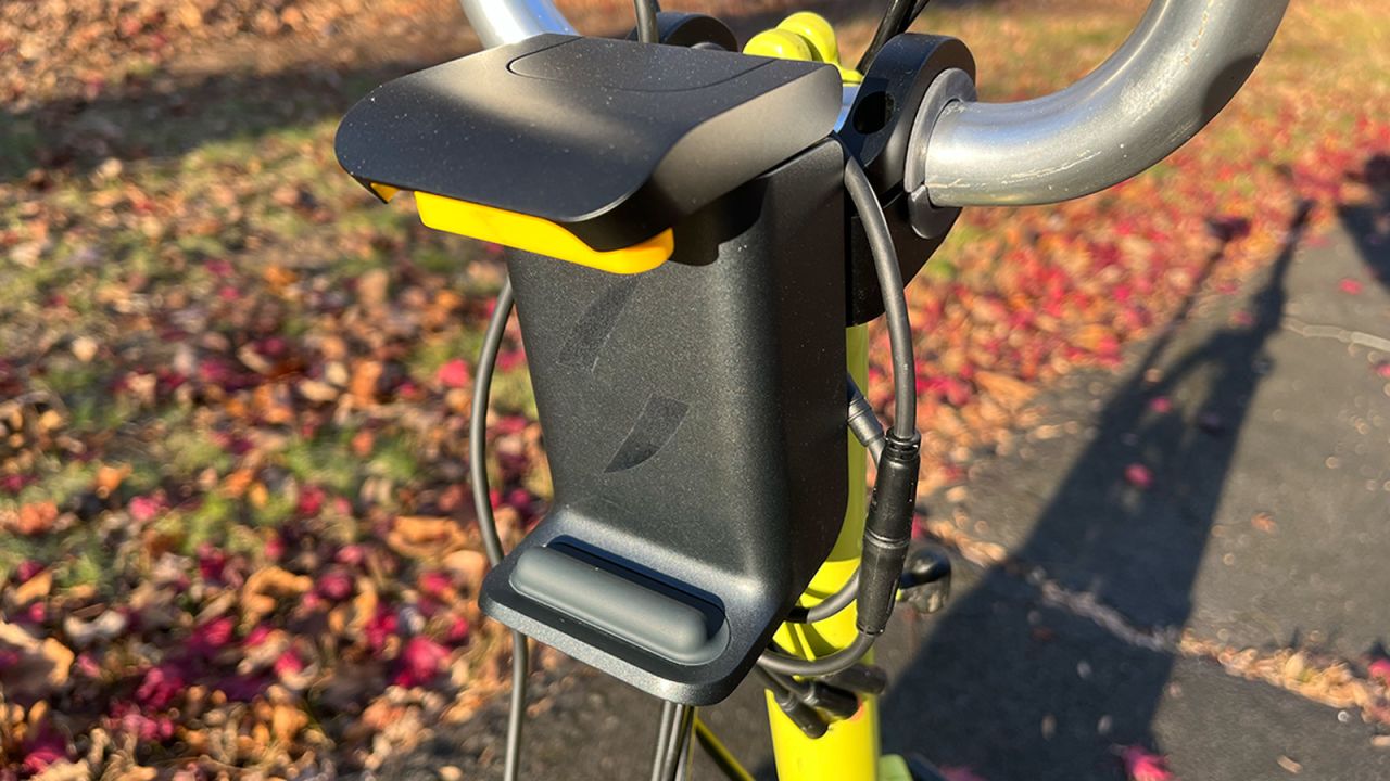 The handlebar-mounted battery clamp is small and unobtrusive, and the batteries themselves are small and light enough to throw in your bag, making the system perfect for city commuters.