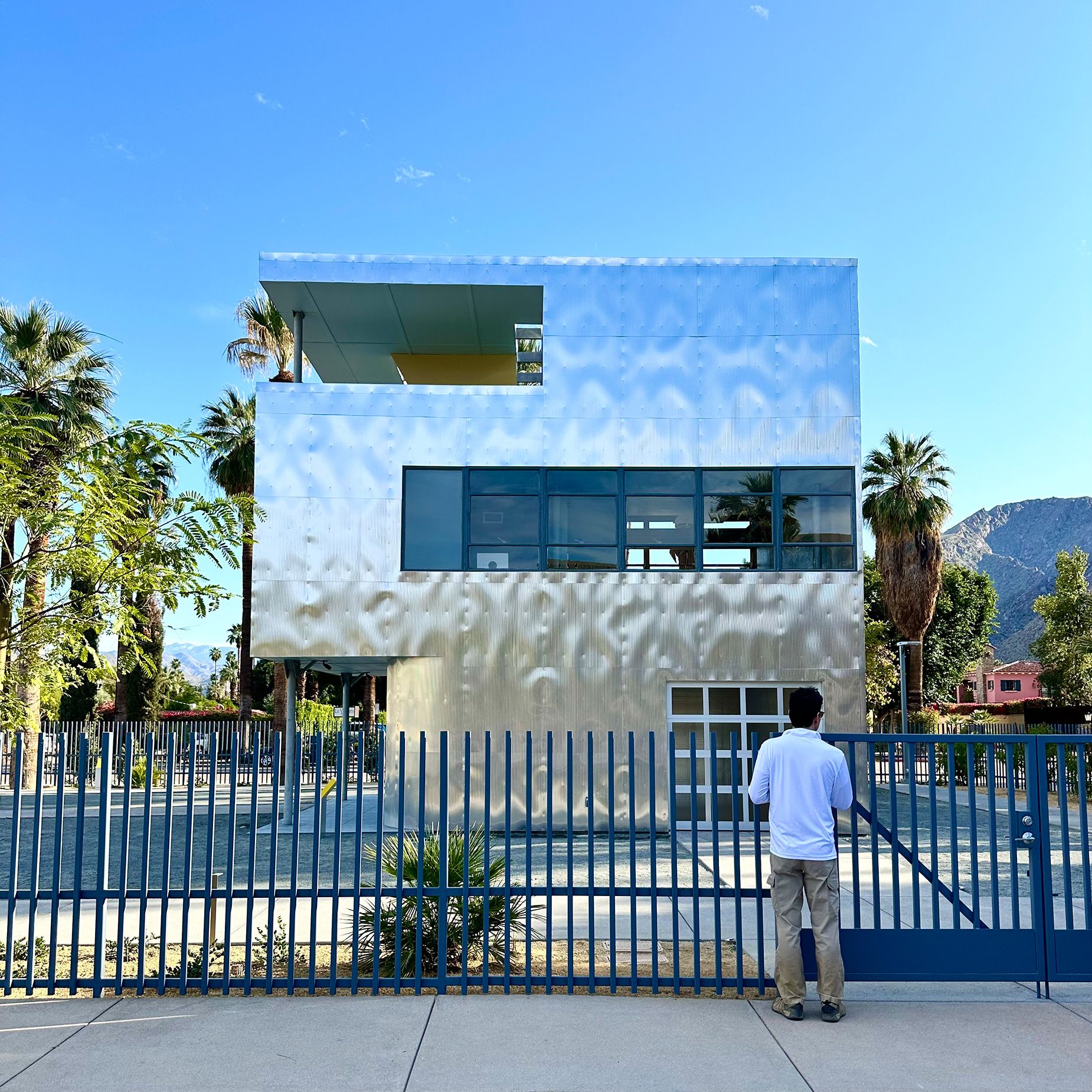 "Aluminaire House" affirms a commitment to uplifting humble building materials in modular architecture.