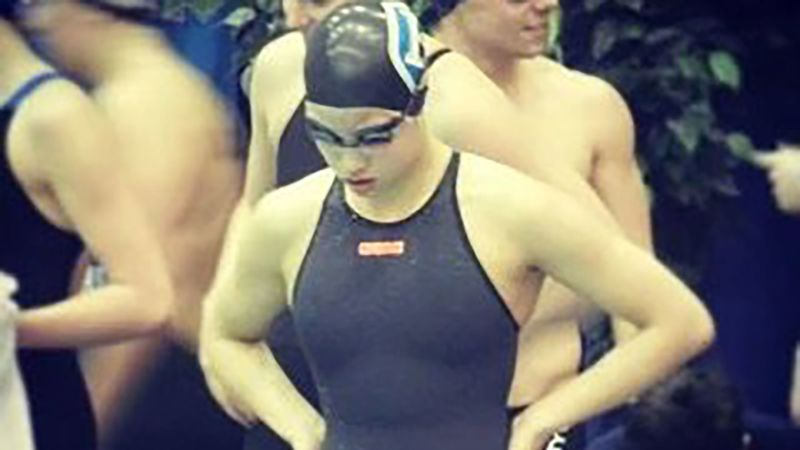 Жена обвинява бивш олимпийски треньор по плуване, че я е малтретирал сексуално като тийнейджърка, а плуването на САЩ, че не е успяло да го спре
