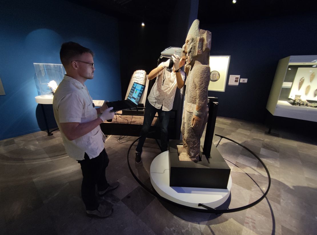 Portable X-ray scanning of artifacts, including obsidian inlay on statues, enabled the team to analyze the volcanic glass in a nondestructive way.