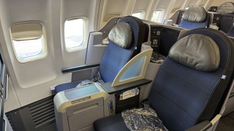 United Airlines Boeing 757-200 first class