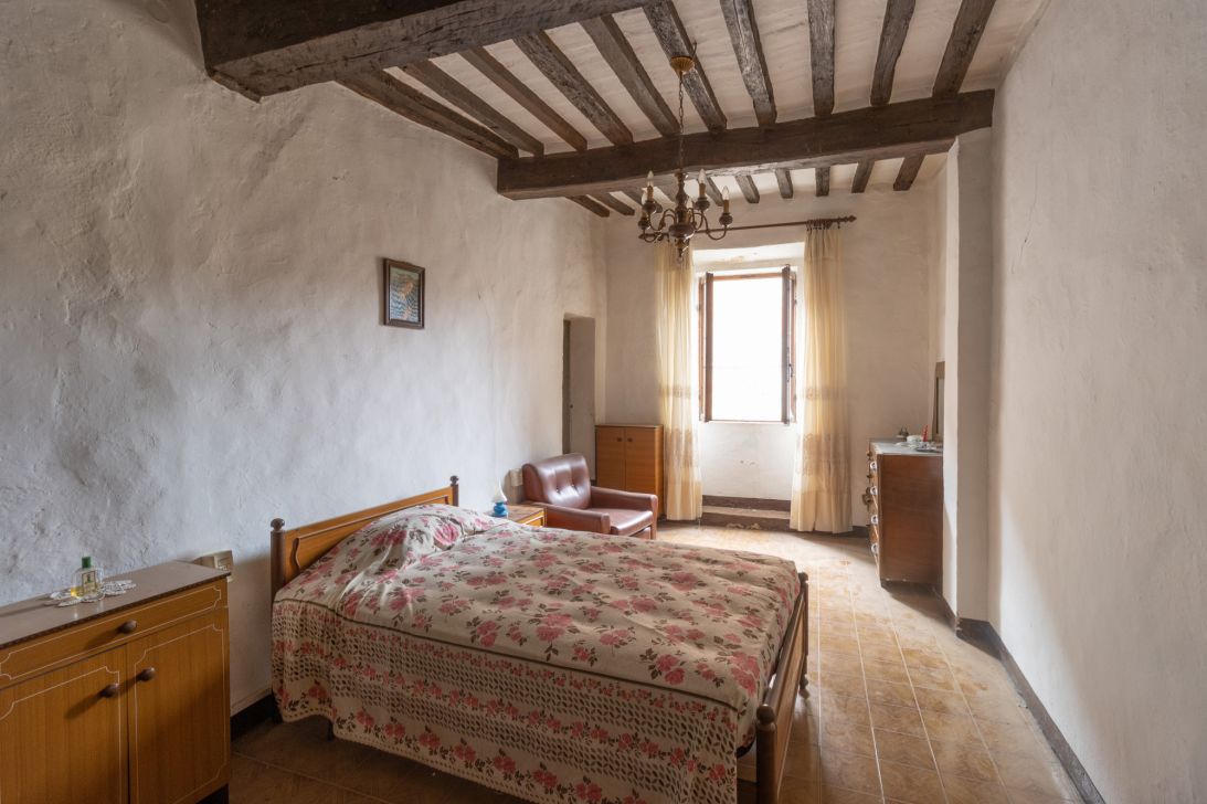 This Radicondoli home is currently for sale for €72,000 (around $83,324).