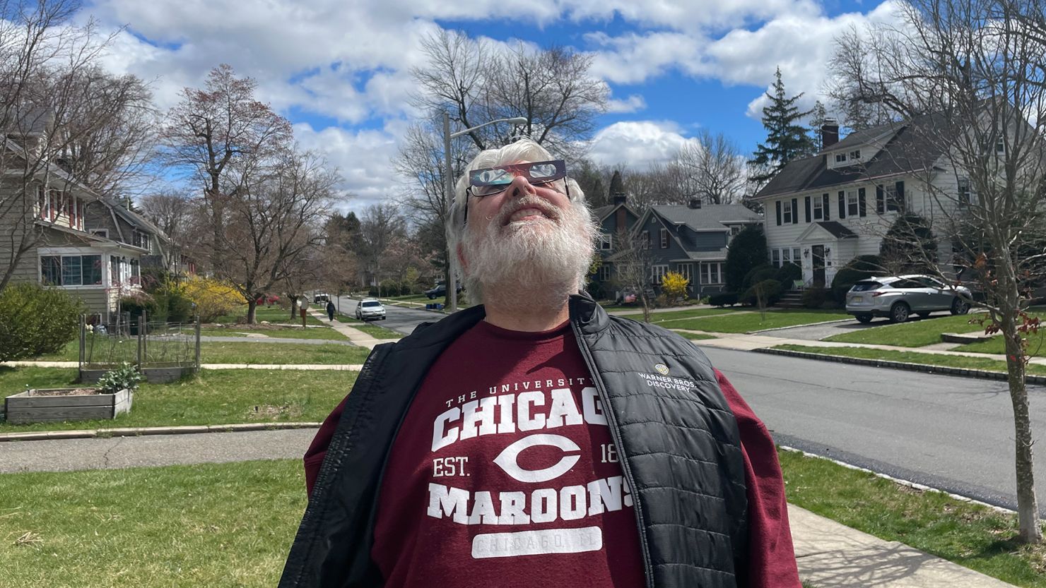 CNN Business writer Chris Isidore testing out his eclipse glasses.