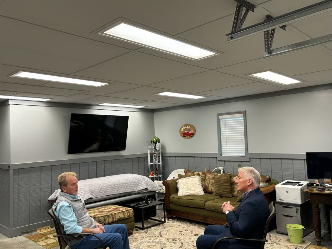 Billy Pierce talks to John King in Hartsville, South Carolina.