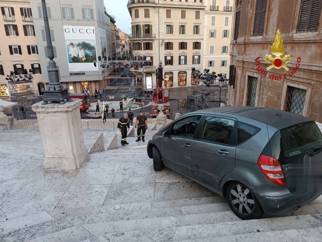Elderly man drives down Rome’s Spanish Steps and gets stuck