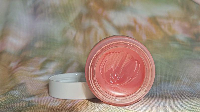 W7 Sweet Dreams Overnight Lip Mask in Strawberry.