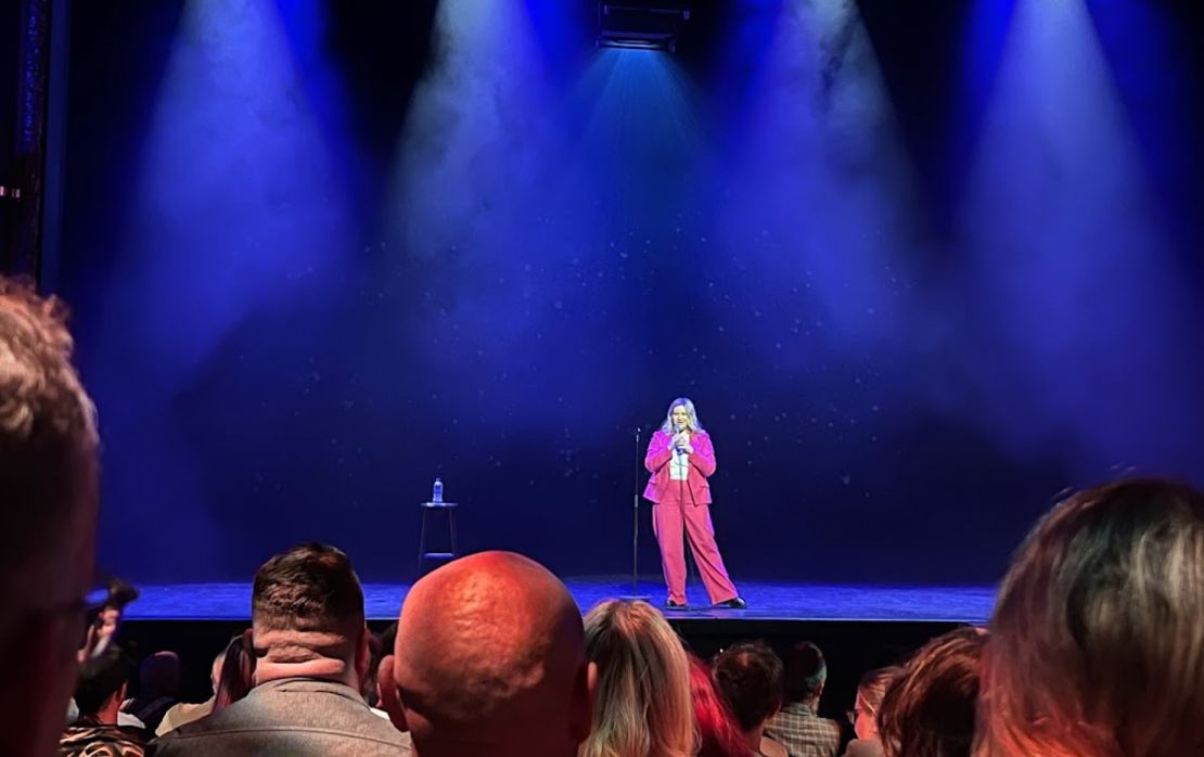 Samantha first told the story of how she met Toby on stage in 2018. Here she is performing to a sellout audience at the Wellington Opera House in 2023.