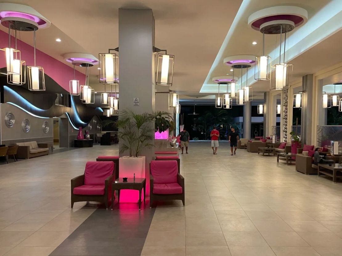 Joshua Riibe describió cómo conoció a Konanki por primera vez en el hotel Riu República.