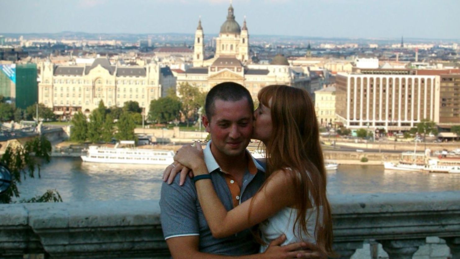 La visitante canadiense Bianca Gignac conoció al italiano Alessandro Morelli en la región italiana de Cinque Terre en 2003. Decidió prolongar su estancia en Italia para pasar más tiempo con él.