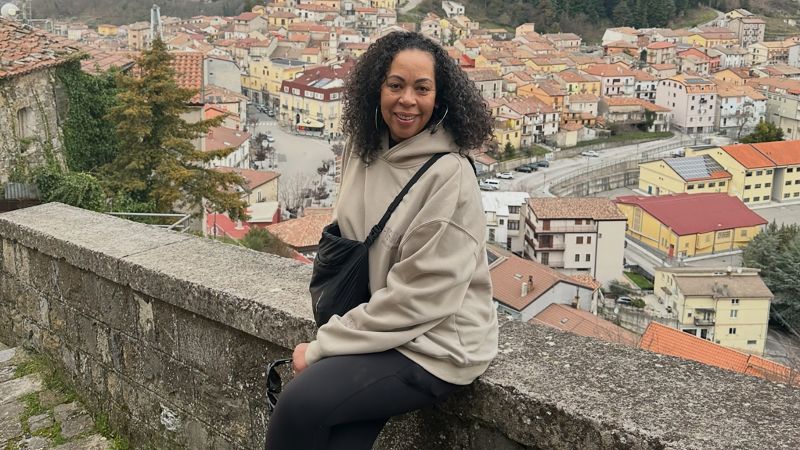 Вижте всички теми Връзка копирана Следвайте Тя жадуваше спокойствие и