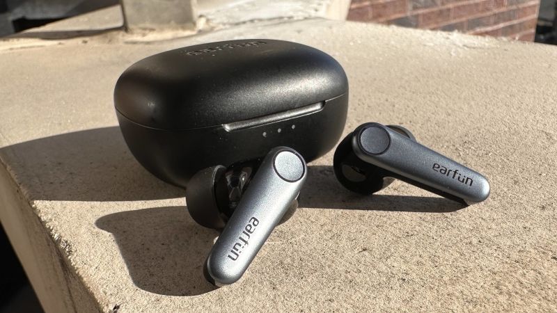 Wireless earbuds online typo