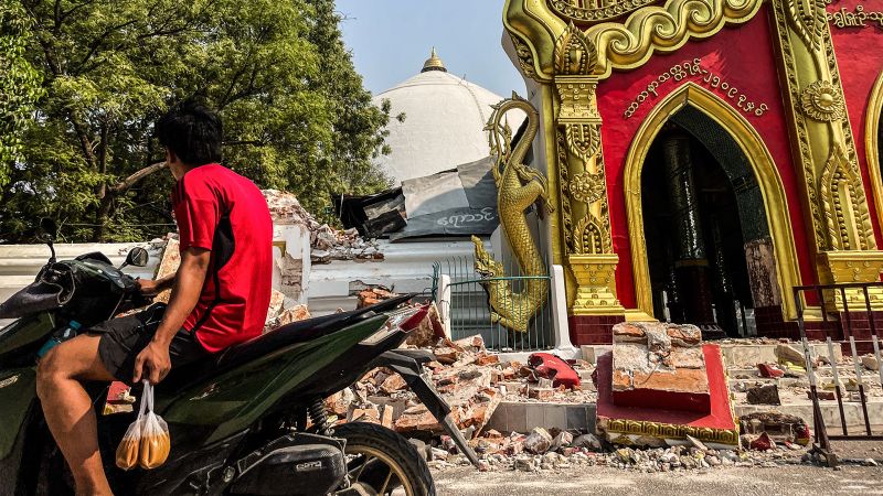 Докато пътят се разтърси под него Ко Зейер прескача покрай
