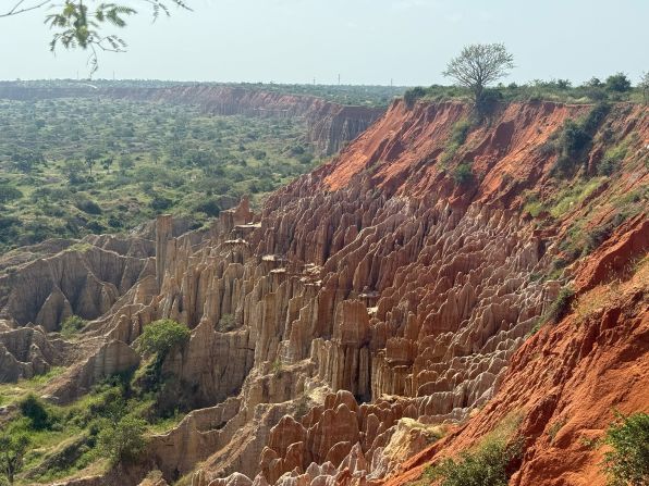 <strong>Miradoura da Lua: </strong>Its name meaning<strong> </strong>Viewpoint of the Moon, Miradoura da Lua is a scenic day trip south of capital Luanda.