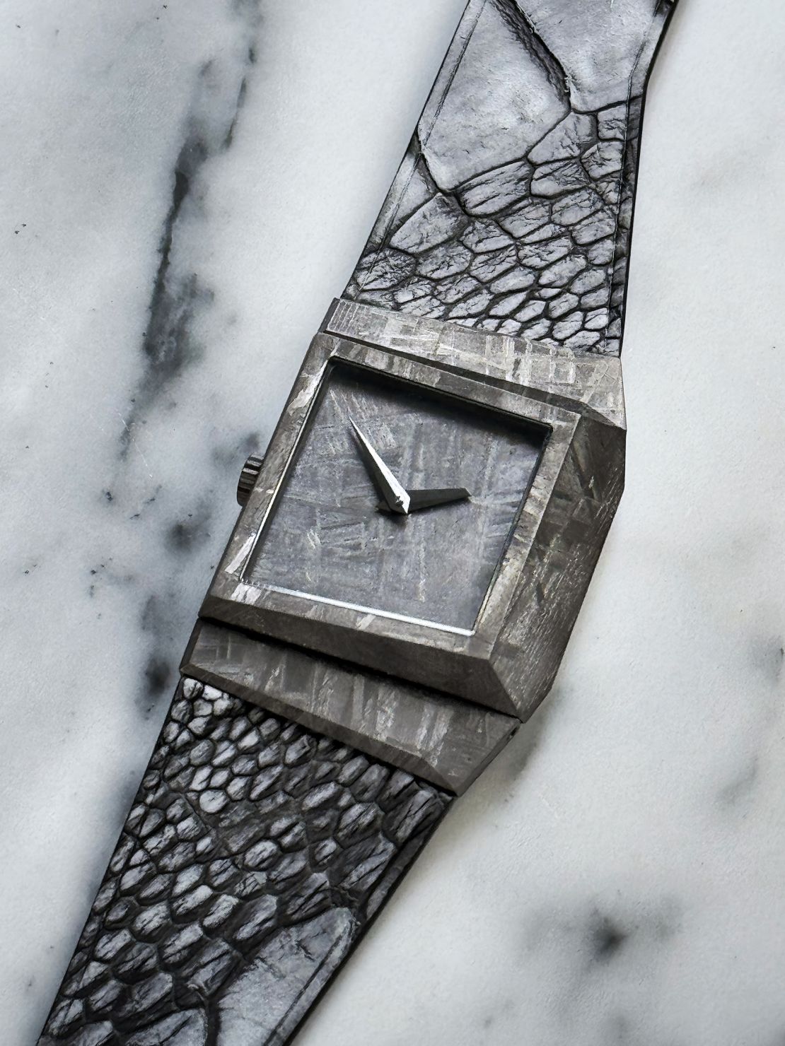 The B/1M features a gray ostrich leg strap and comes in a concrete presentation box.