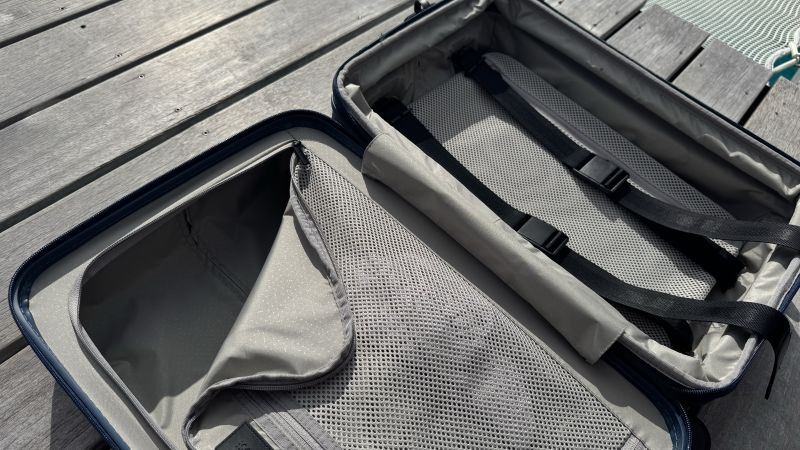 Monos スーツケース　キャリーオン 21” Carry-On Suitcase | Airline-Approved Cabin Luggage | Monos