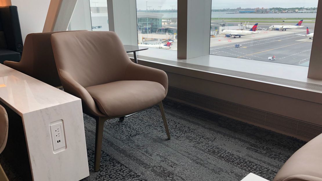 delta sky club laguardia lga window tarmac seating