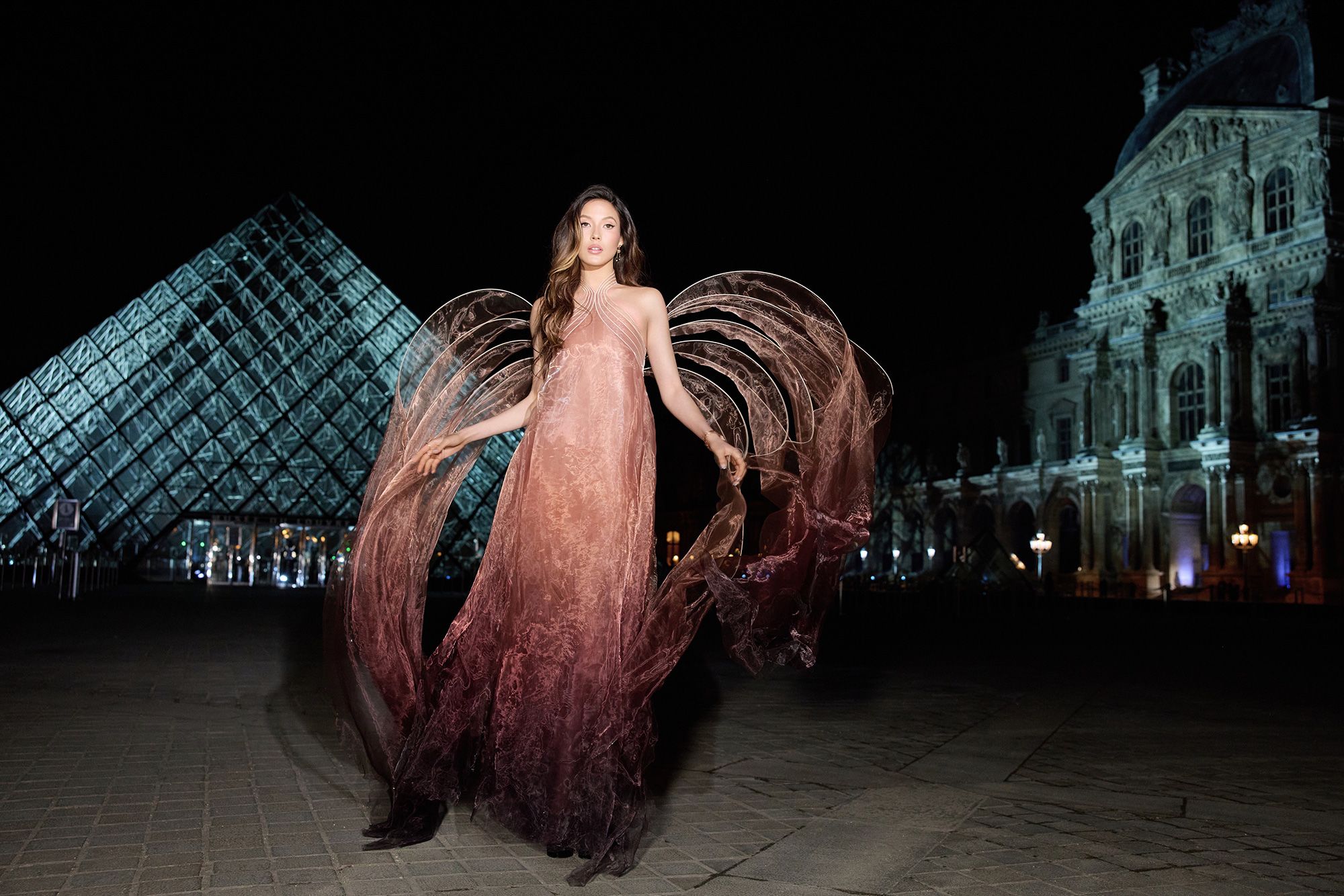 Eileen Gu gets her wings in an ethereal gown at Le Grand Dner du Louvre |  CNN
