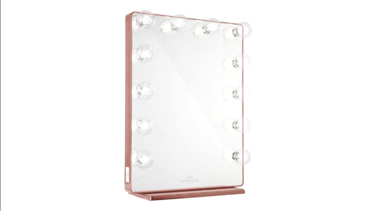 14 best lighted makeup mirrors, according to makeup artists