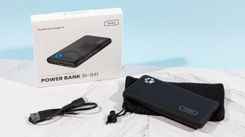 A photo of an INIU power bank and its retail packaging
