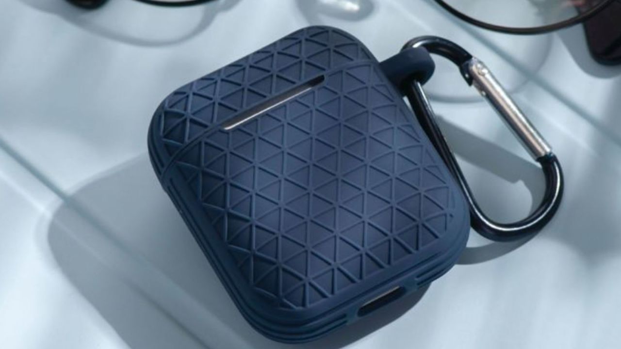 Insten Case Compatible With AirPods 1 & 2 — Honeycomb-Textured Pattern Silicone Skin Cover With Keychain in Blue