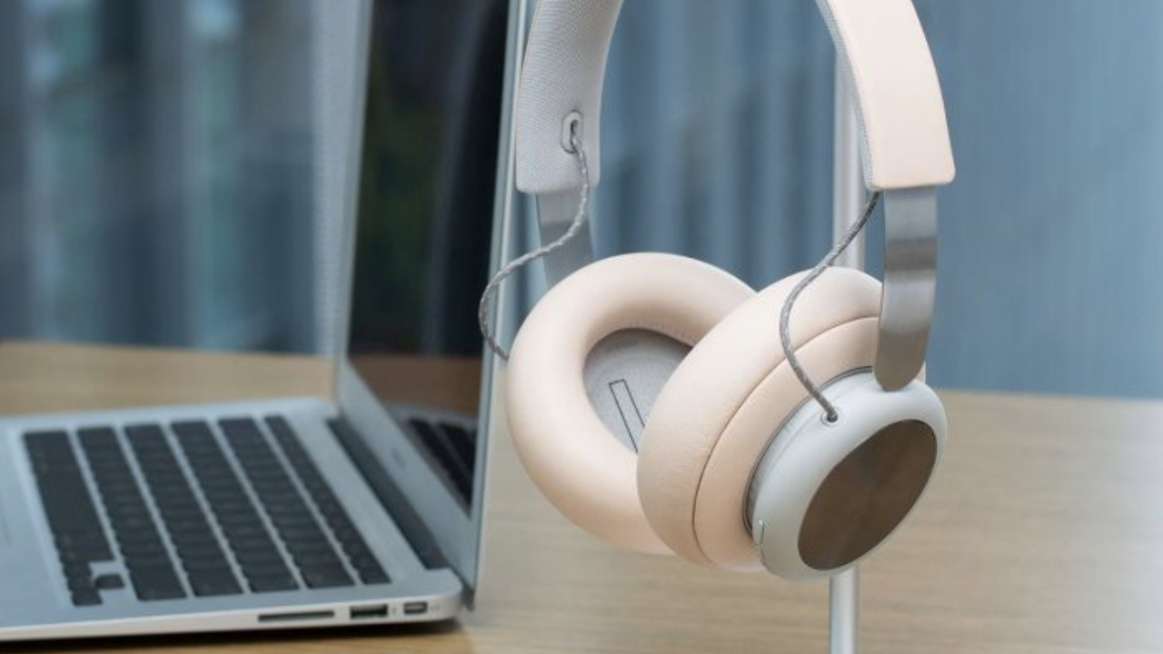 Insten Desk Headphone Stand and Holder in Silver