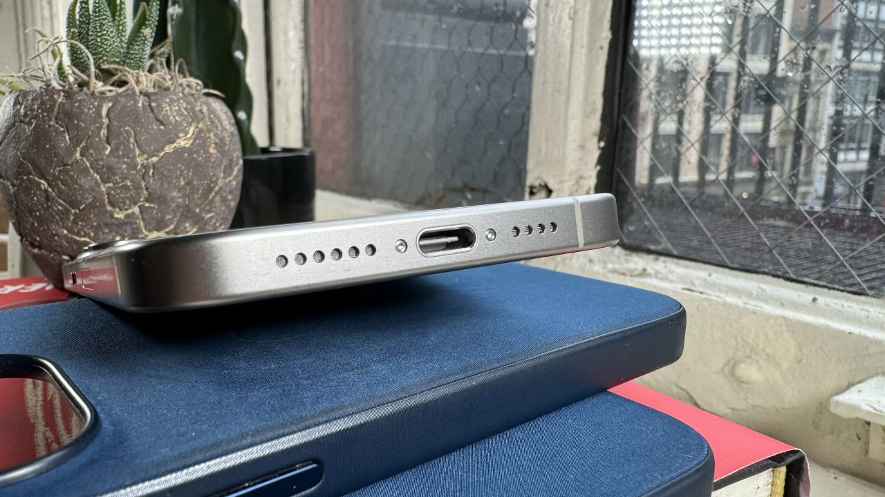Rishikimi i iPhone 15 Pro Max i portës usb-c cnnu.jpg