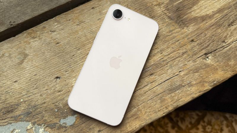 iPhone 17e design and review highlights