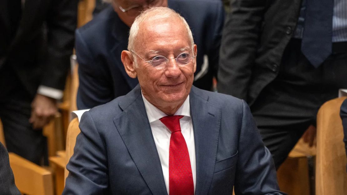 El presidente y fundador de Mango, Isak Andic, durante la ceremonia de entrega del VIII Premio Reino de España a la Trayectoria Empresarial (Iese), en el IESE Business School Barcelona North Campus, el 18 de marzo de 2024 en Barcelona, Cataluña, España.