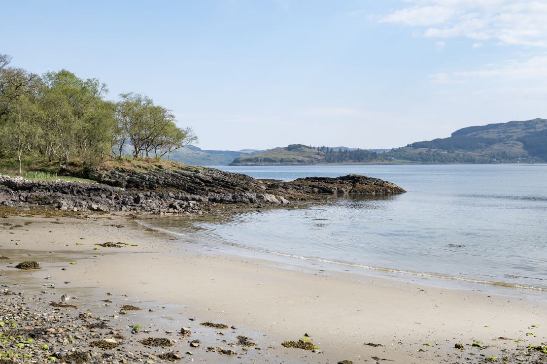 The island has sandy beaches as well as rocky coastline.