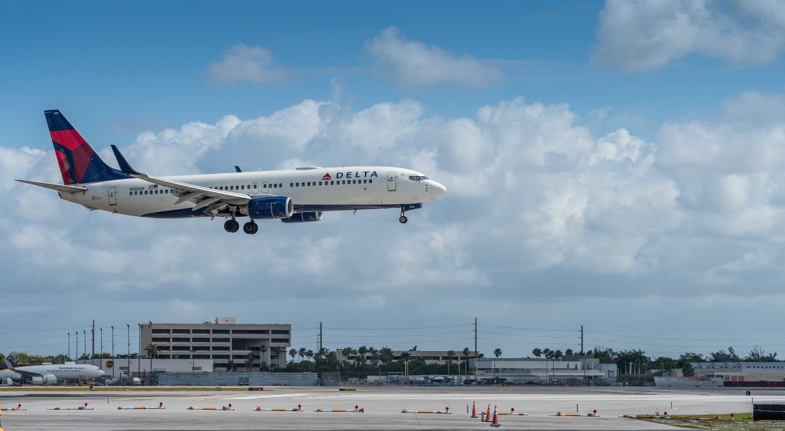 A photo of a Delta Boeing 737 landing in Miami