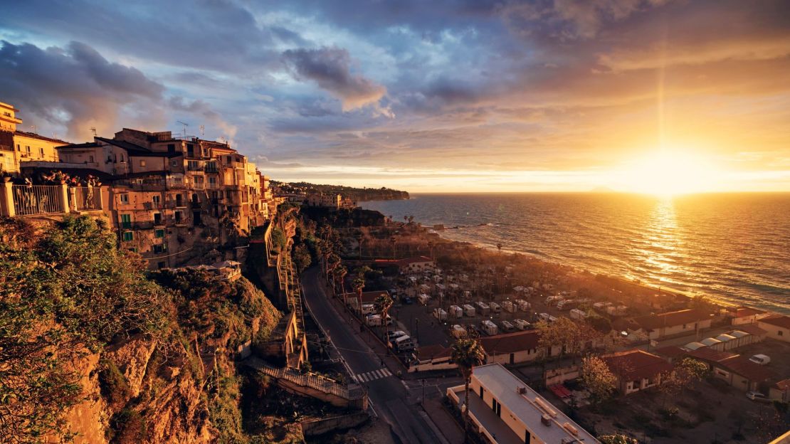 A photo of a sunset from the Belvedere Piazza del Cannone viewpoint.