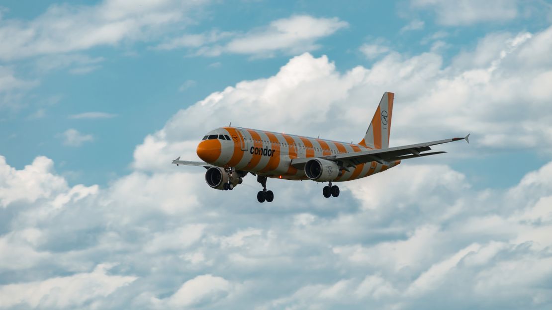 A photo of a Condor Airbus A320 landing in Zurich