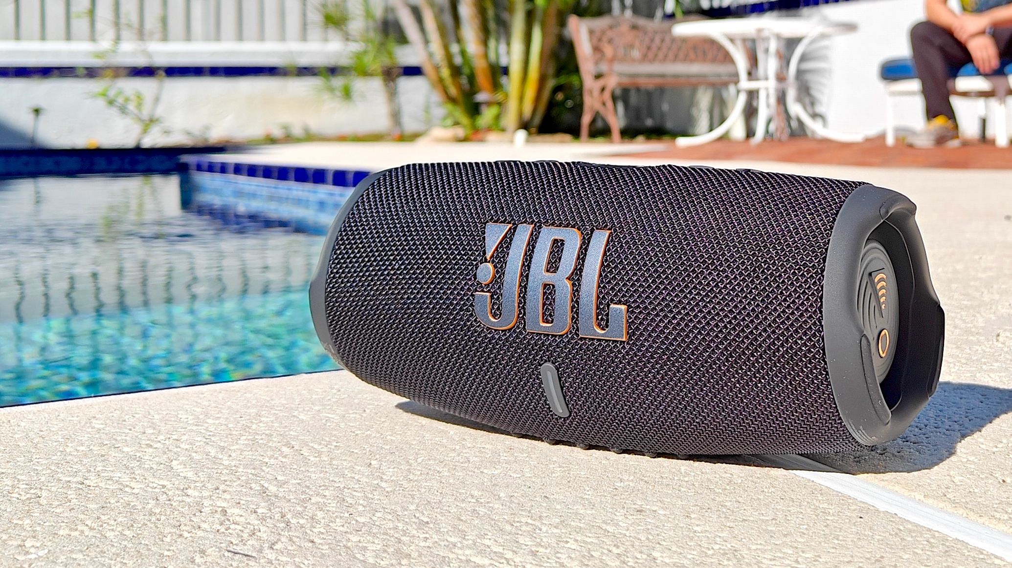 JBL Charge 5 Wi-Fi, Wireless Portable Bluetooth Speaker, Original Pro  Sound, 20 Hours Playtime, Deep Bass, Built-in Powerbank, Wi-Fi with  AirPlay, IP67 Water & Dustproof, One App (Black) : : Electronics
