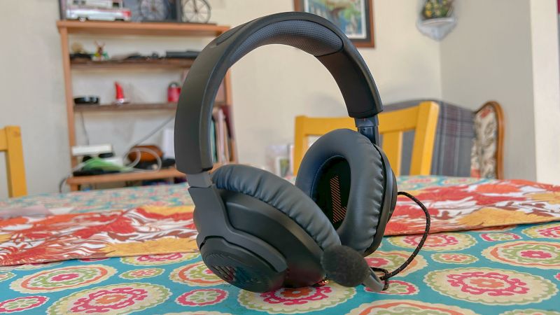 The JBL Quantum 100 gaming headset is a solid choice for less than $40 | CNN Underscored