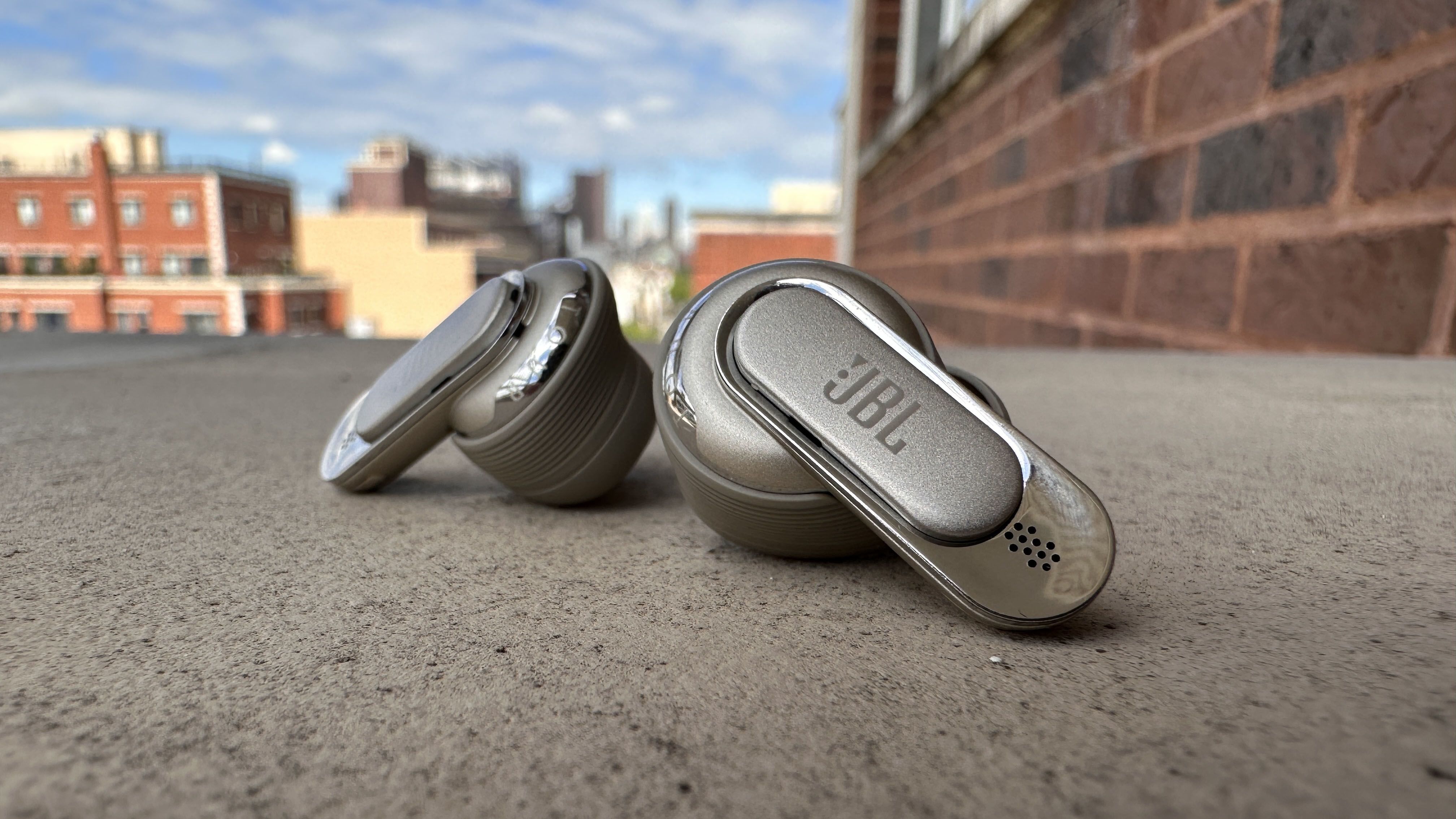 JBL Tour Pro 2 review: these earbuds have a screen - The Verge