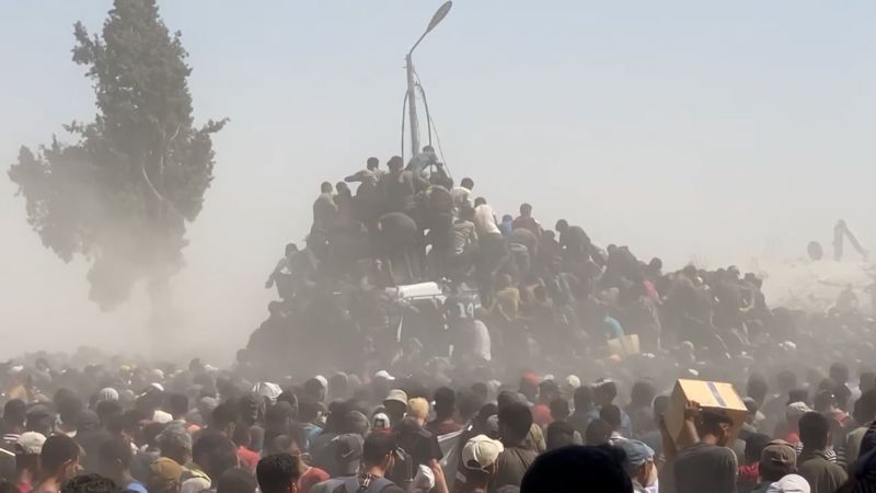 Thousands in Gaza scramble for limited aid amid ongoing food shortages