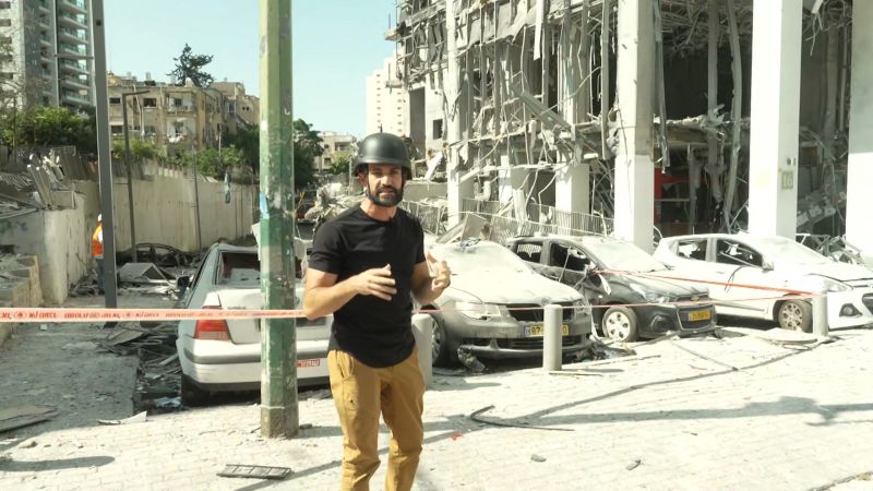 Iranian missile strikes commercial area near Tel Aviv