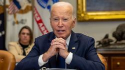 El presidente de EE.UU., Joe Biden, habla con los medios sobre la respuesta federal a los incendios forestales de Los Ángeles en la Casa Blanca el 9 de enero de 2025, en Washington.