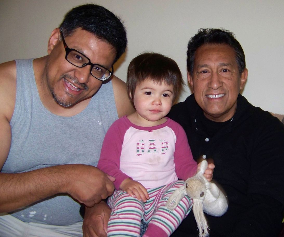 Joe Loya avec sa fille Matilde et son père, Joe Loya Sr., au milieu des années 2000.