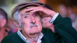 José Mujica en un evento del aniversario de la coalición política Frente Amplio en Montevideo el 26 de marzo de 2025.